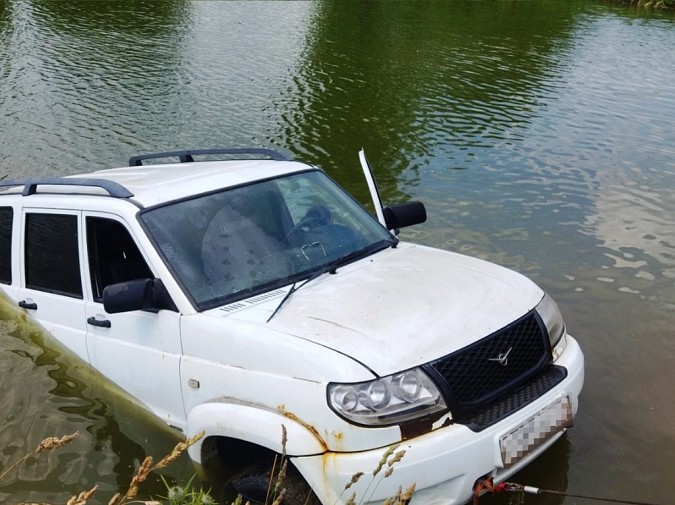 Под Шуей спасатели доставали из пруда «УАЗ Патриот» фото 5