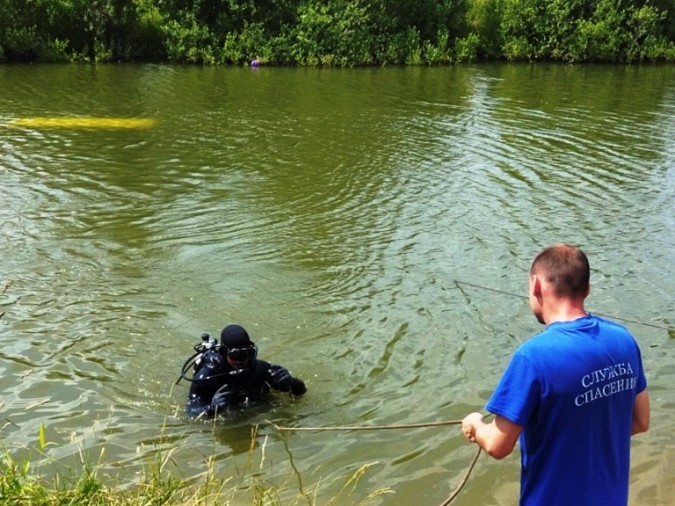 Под Шуей спасатели доставали из пруда «УАЗ Патриот» фото 3