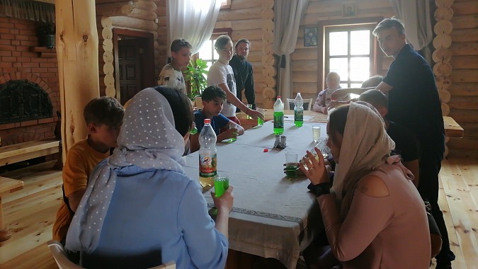 Воспитанники Кинешемского детского дома побывали в церкви Димитрия Солунского фото 6