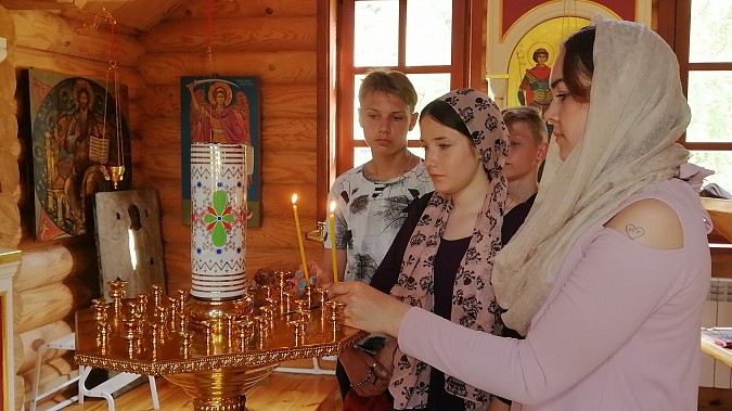 Воспитанники Кинешемского детского дома побывали в церкви Димитрия Солунского фото 4