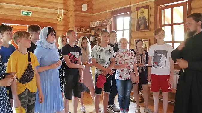 Воспитанники Кинешемского детского дома побывали в церкви Димитрия Солунского фото 3