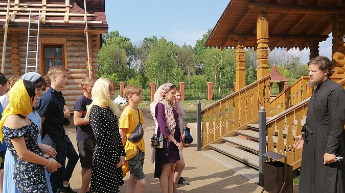 Воспитанники Кинешемского детского дома побывали в церкви Димитрия Солунского фото 2