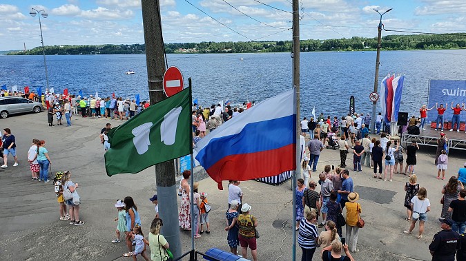 Насколько зрелищным для кинешемцев стал заплыв через Волгу? фото 3