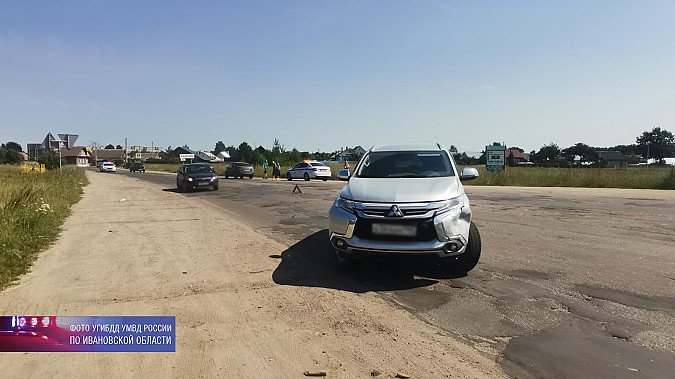 В Кинешме на подъезде к мосту через Волгу «Мицубиси» столкнулась с «Ладой» фото 2
