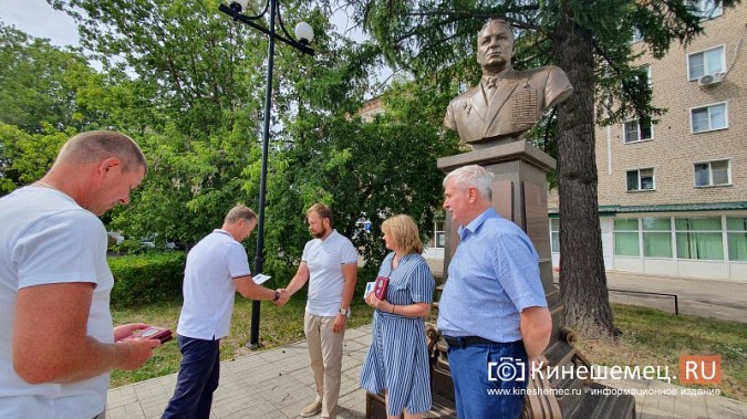 В Кинешме чествовали бизнесменов, помогающих землякам-десантникам на Украине фото 12