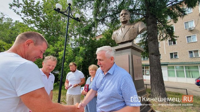 В Кинешме чествовали бизнесменов, помогающих землякам-десантникам на Украине фото 15