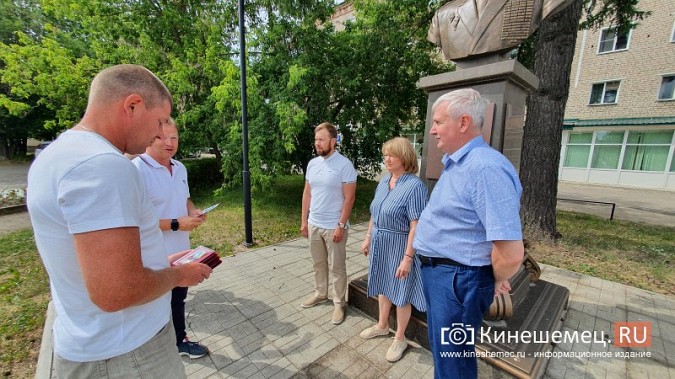 В Кинешме чествовали бизнесменов, помогающих землякам-десантникам на Украине фото 9