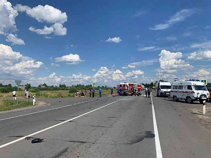 В Приволжском районе после столкновения с иномаркой перевернулась маршрутка фото 4
