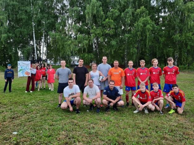 Сотрудники ИК-4 сыграли в футбол с воспитанниками кинешемского детского дома фото 7