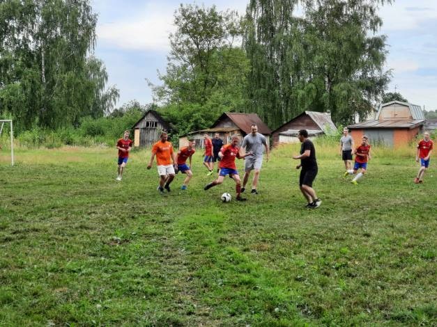 Сотрудники ИК-4 сыграли в футбол с воспитанниками кинешемского детского дома фото 3