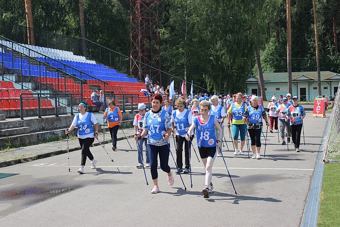 В Кинешме проходит зональный этап областного фестиваля скандинавской ходьбы фото 4