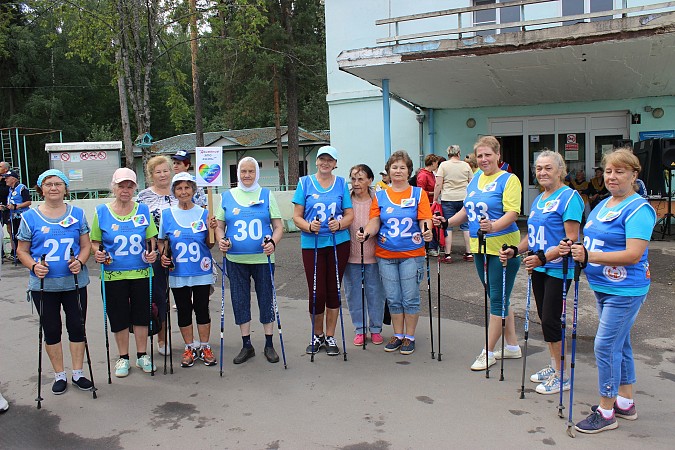 В Кинешме проходит зональный этап областного фестиваля скандинавской ходьбы фото 17