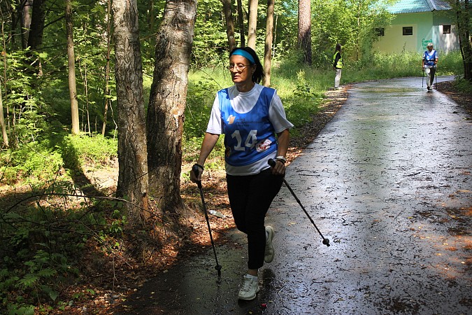 В Кинешме проходит зональный этап областного фестиваля скандинавской ходьбы фото 9