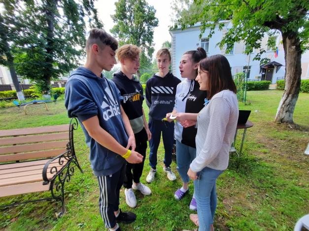 В Кинешемском детском доме состоялось музыкальное шоу «Караоке в картинках» фото 7