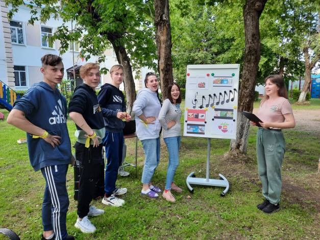 В Кинешемском детском доме состоялось музыкальное шоу «Караоке в картинках» фото 12