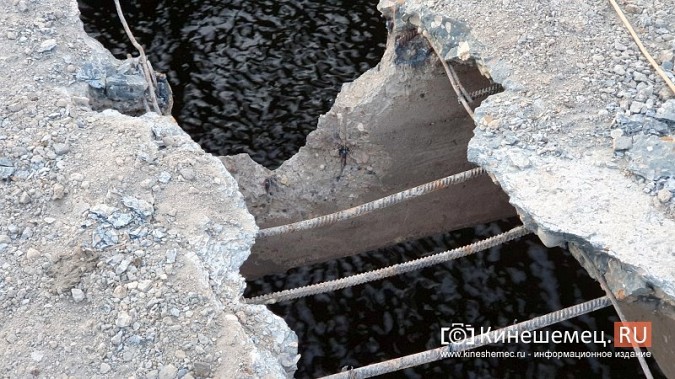 С моста через Казоху «содрали» покрытие, под которым обнажился добрый советский бетон фото 5