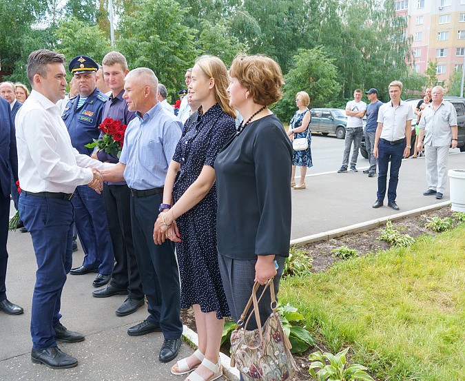 В Иванове открыли памятную доску десантнику, Герою России Владимиру Зозулину фото 4