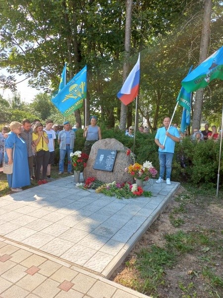 В Заволжском районе увековечили имя погибшего на Украине десантника Юрия Аристова фото 7