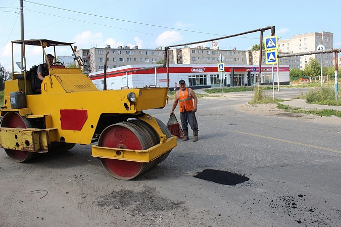 В Кинешме продолжается ямочный ремонт городских дорог фото 4