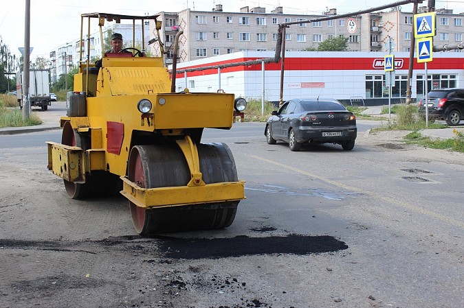 В Кинешме продолжается ямочный ремонт городских дорог фото 2