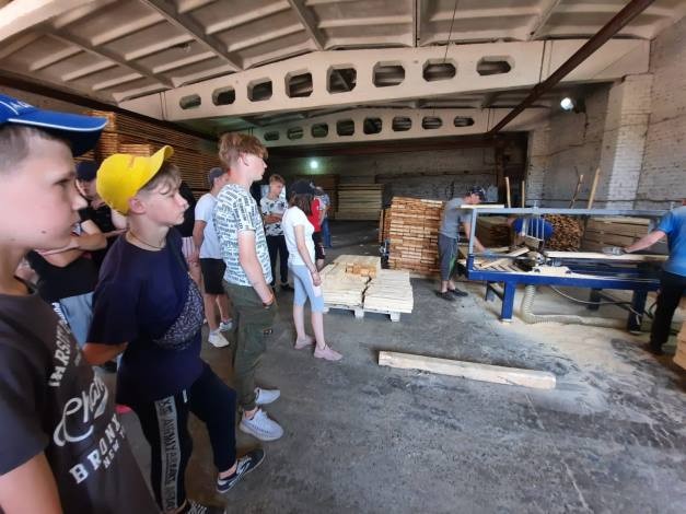 Воспитанники Кинешемского детского дома посетили ООО «Решма лес» фото 2