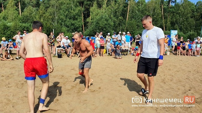 На городском пляже Кинешмы прошли соревнования по панкратиону ко Дню сотрудника органов следствия фото 19