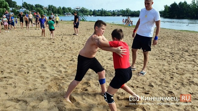 На городском пляже Кинешмы прошли соревнования по панкратиону ко Дню сотрудника органов следствия фото 11