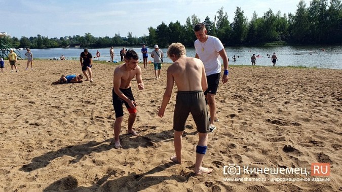 На городском пляже Кинешмы прошли соревнования по панкратиону ко Дню сотрудника органов следствия фото 23