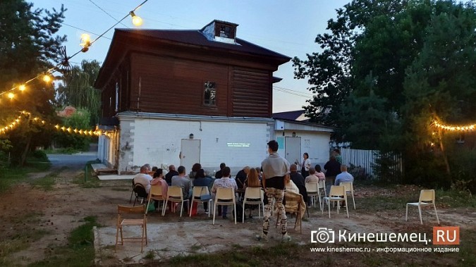 В Кинешме состоялся невероятно атмосферный уличный показ фильма Андрея Тарковского фото 6