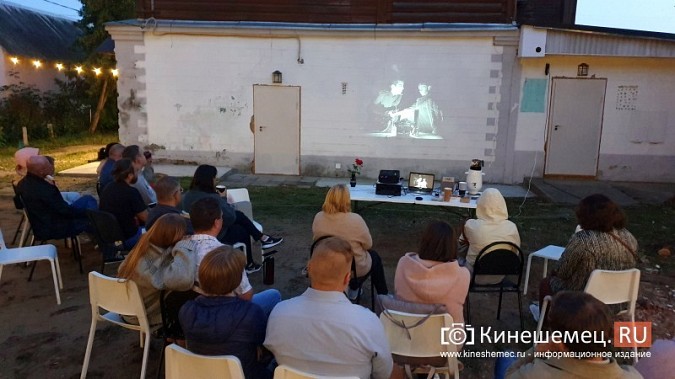 В Кинешме состоялся невероятно атмосферный уличный показ фильма Андрея Тарковского фото 11