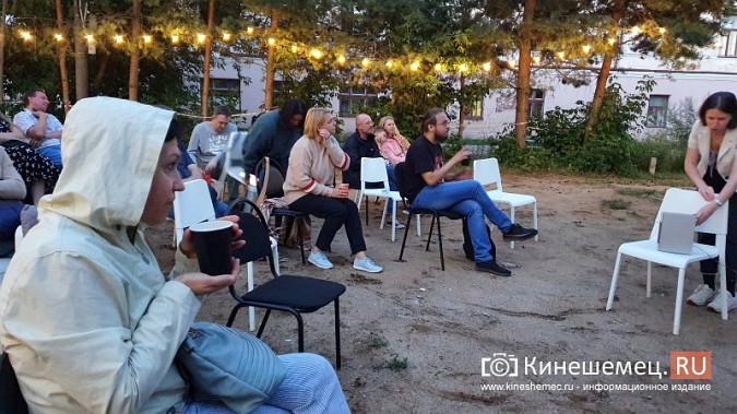 В Кинешме состоялся невероятно атмосферный уличный показ фильма Андрея Тарковского фото 7