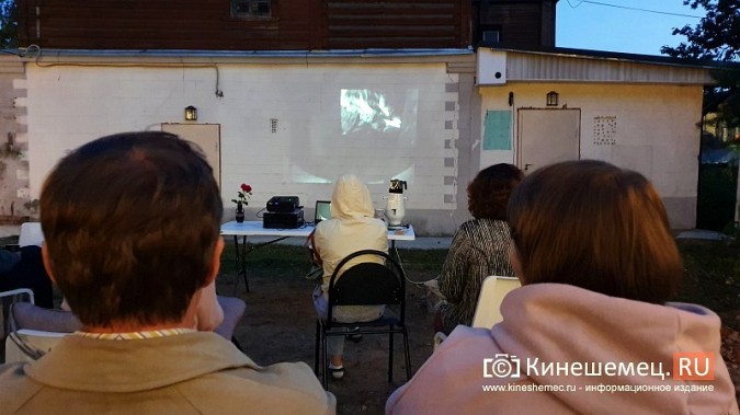 В Кинешме состоялся невероятно атмосферный уличный показ фильма Андрея Тарковского фото 3