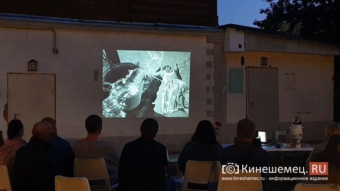 В Кинешме состоялся невероятно атмосферный уличный показ фильма Андрея Тарковского фото 4
