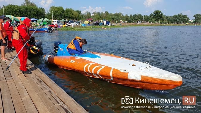 На соревнованиях по водно-моторному спорту в Кинешме прошли гонки на надувных «Рибах» фото 2