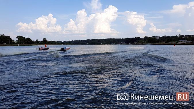 На соревнованиях по водно-моторному спорту в Кинешме прошли гонки на надувных «Рибах» фото 9