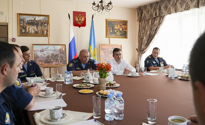 Губернатор встретился с ивановскими десантниками – участниками спецоперации на Украине фото 4