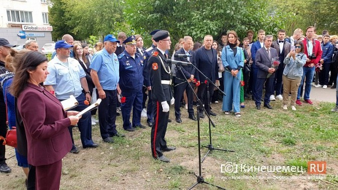 Ветераны ВДВ и школьники Кинешмы собрались у бюста Маргелова на «урок мужества» фото 4