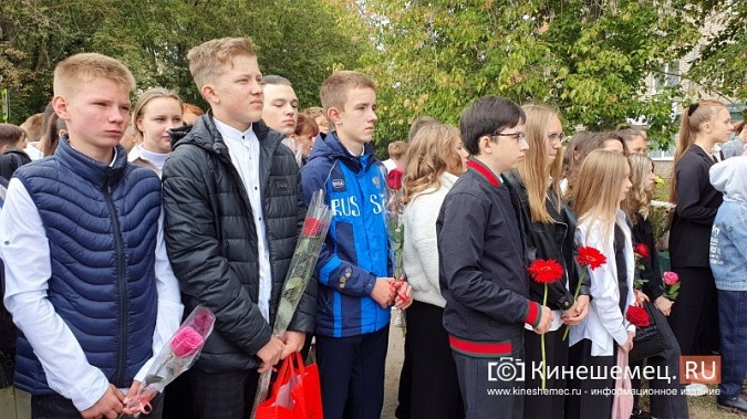 Ветераны ВДВ и школьники Кинешмы собрались у бюста Маргелова на «урок мужества» фото 17