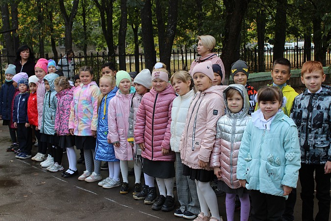 В школах Кинешмы начали еженедельно выносить флаг России фото 3