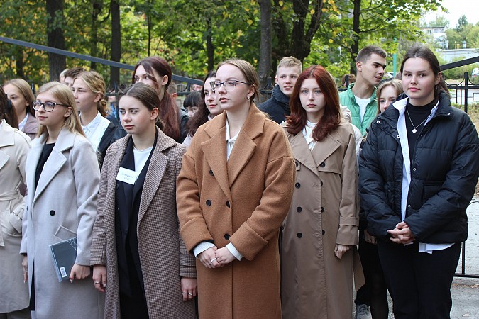 В школах Кинешмы начали еженедельно выносить флаг России фото 5