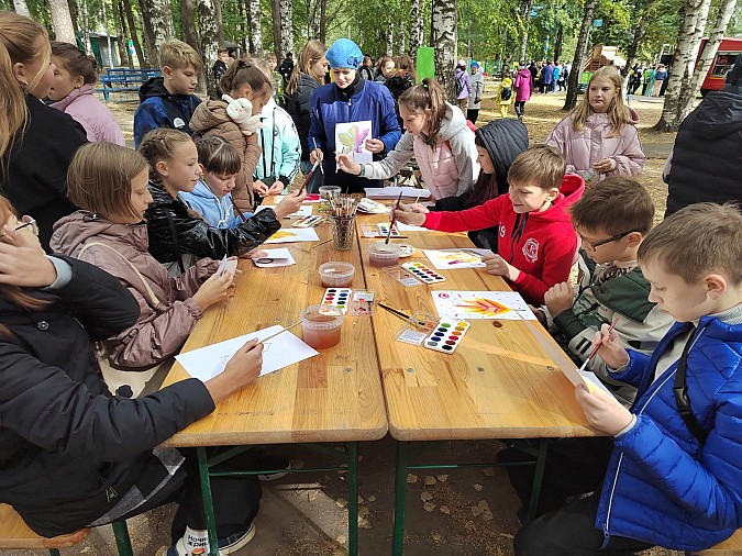 В центральном парке Кинешмы школьников знакомили с разными профессиями фото 4