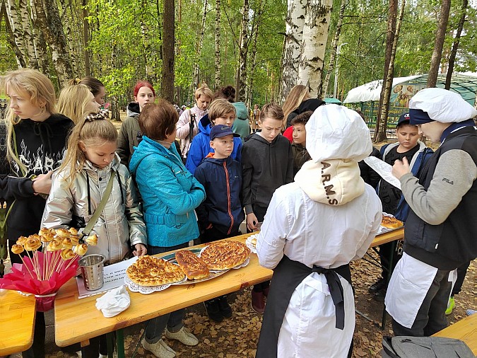 В центральном парке Кинешмы школьников знакомили с разными профессиями фото 8