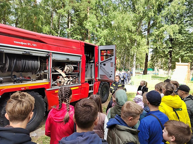 В центральном парке Кинешмы школьников знакомили с разными профессиями фото 5