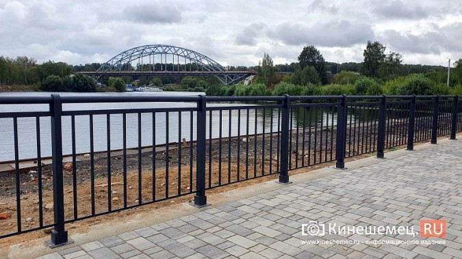 На стрелке у Никольского моста готова велодорожка, высажены зеленые насаждения фото 2