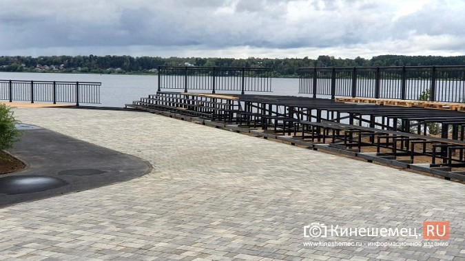 На стрелке у Никольского моста готова велодорожка, высажены зеленые насаждения фото 3