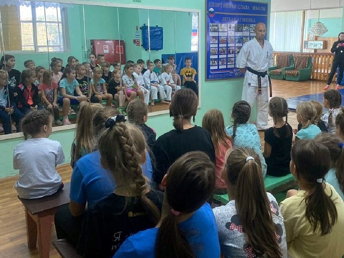 Мастер спорта Александр Туманов поделился своими знаниями с юными чемпионами фото 2