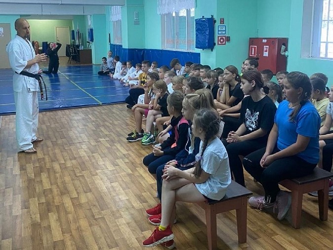 Мастер спорта Александр Туманов поделился своими знаниями с юными чемпионами фото 4