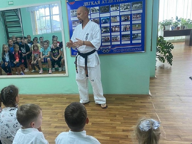 Мастер спорта Александр Туманов поделился своими знаниями с юными чемпионами фото 3