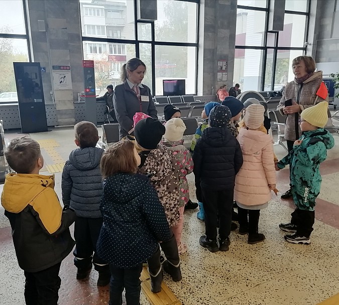 Воспитанники детского сада №7 совершили увлекательную экскурсию на ж/д вокзал фото 5
