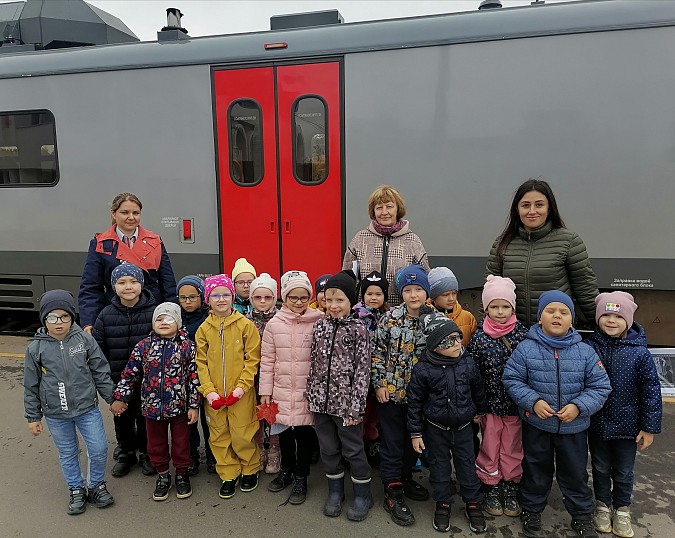 Воспитанники детского сада №7 совершили увлекательную экскурсию на ж/д вокзал фото 2